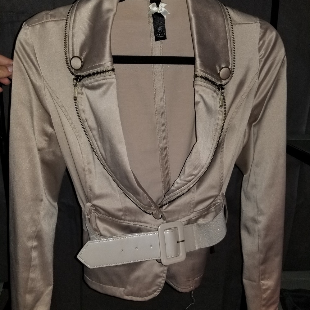 Stylish belt coat